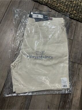 Vineyard Vines Stone 7" Island Shorts size 42 new in packaging